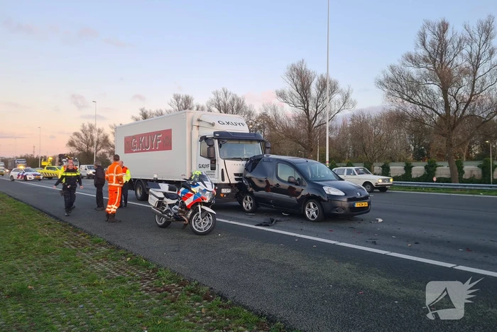 Flinke schade bij aanrijding op snelweg