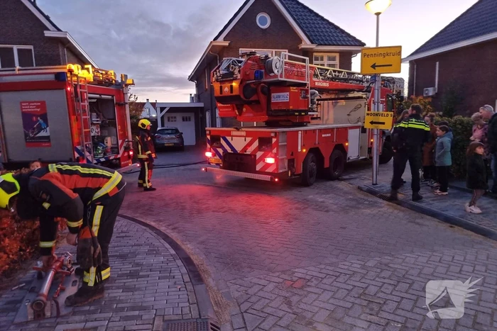 Brand in schoorsteen van woning