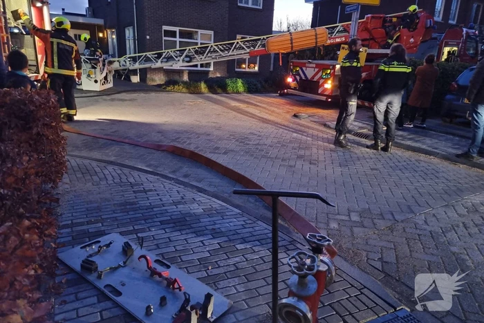 Brand in schoorsteen van woning