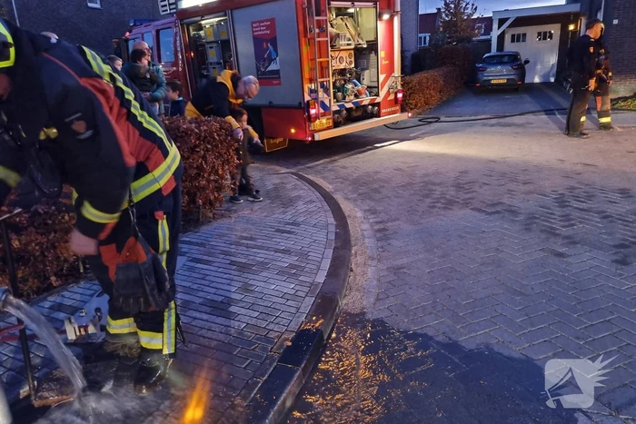 Brand in schoorsteen van woning