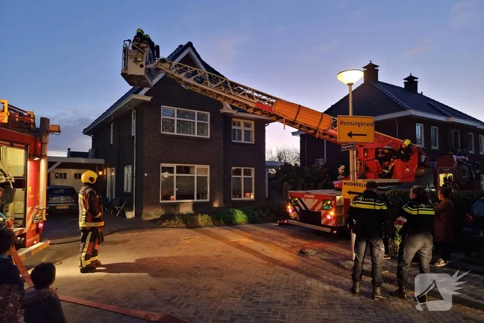 Brand in schoorsteen van woning