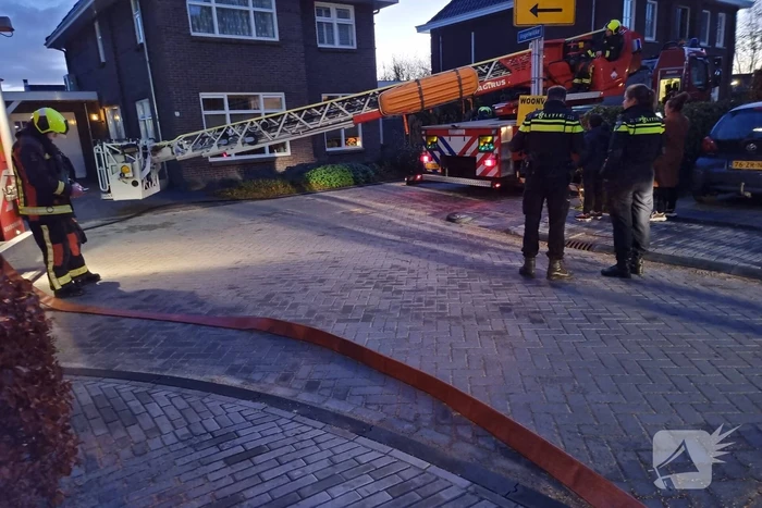 Brand in schoorsteen van woning