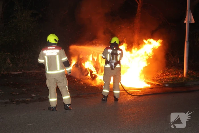 Auto volledig verwoest door brand