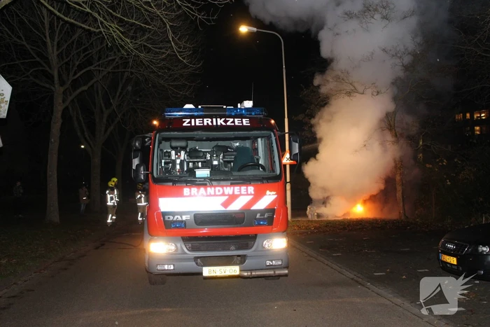 Auto volledig verwoest door brand
