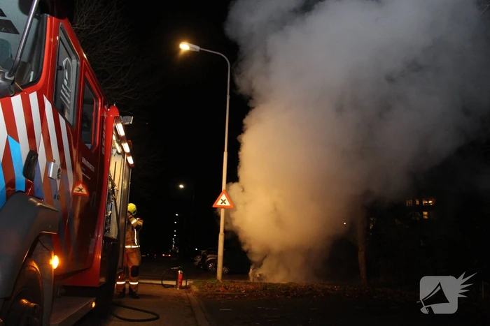 Auto volledig verwoest door brand