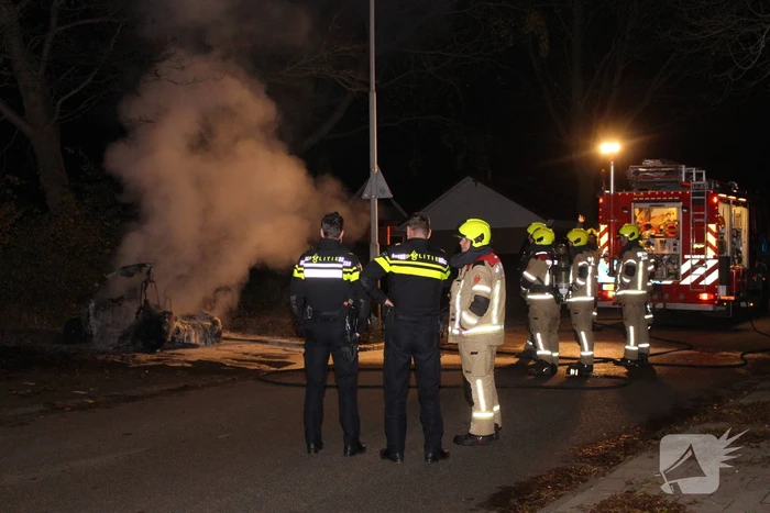 Auto volledig verwoest door brand