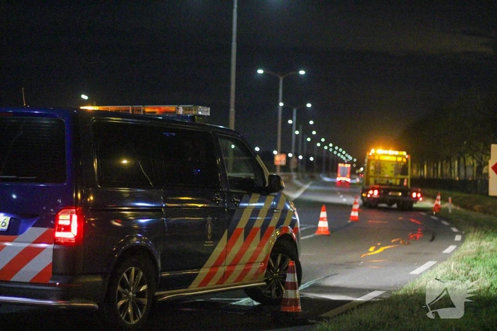 Auto belandt in het water