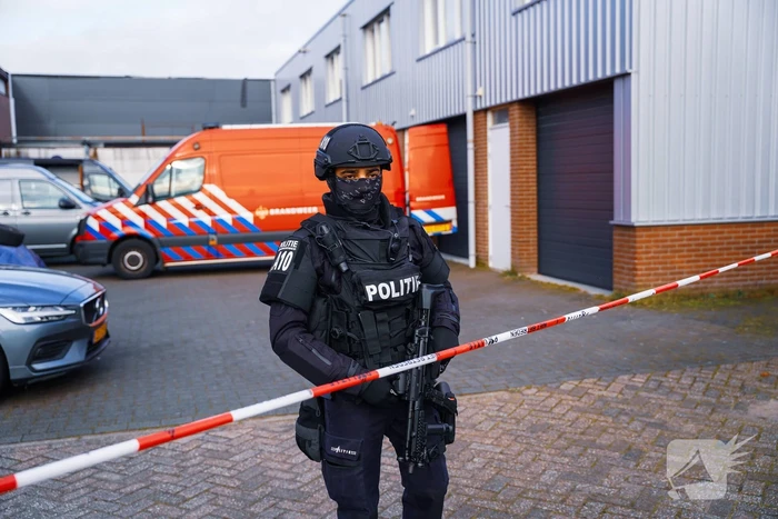 Verdachte stoffen aangetroffen in bedrijfspand