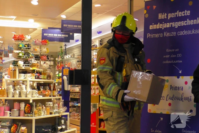 Winkelstraat afgesloten voor onderzoek naar stinkend pakket