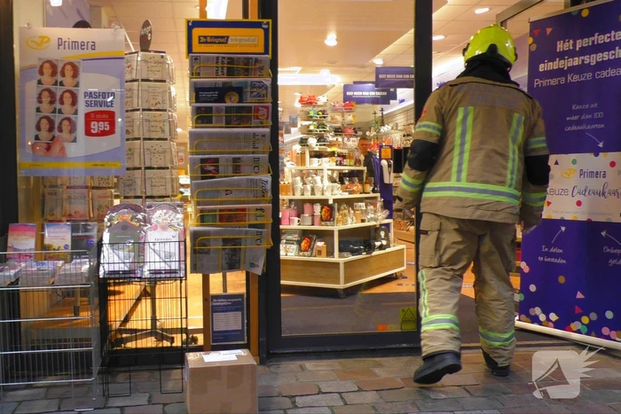 Winkelstraat afgesloten voor onderzoek naar stinkend pakket