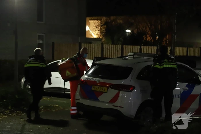 Persoon zwaargewond na val uit raam