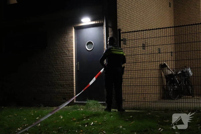 Persoon zwaargewond na val uit raam