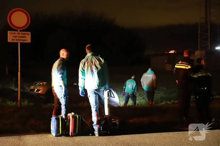 Bestuurster belandt in sloot met auto