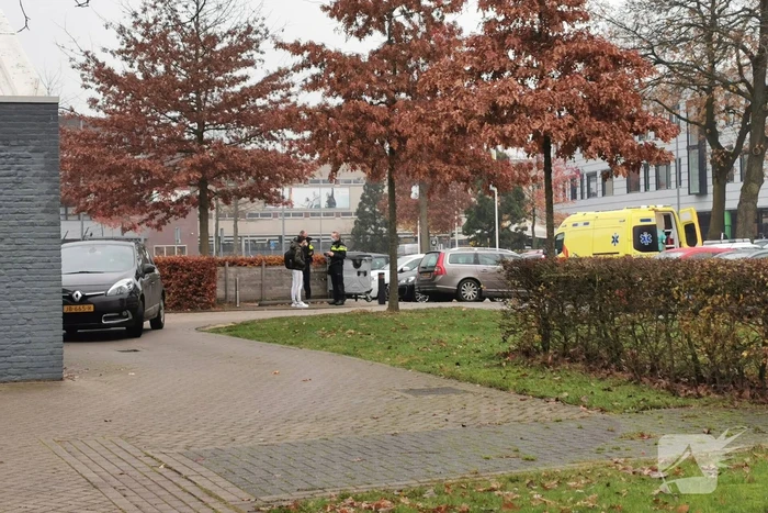 Fietser raakt gewond bij botsing met personenauto