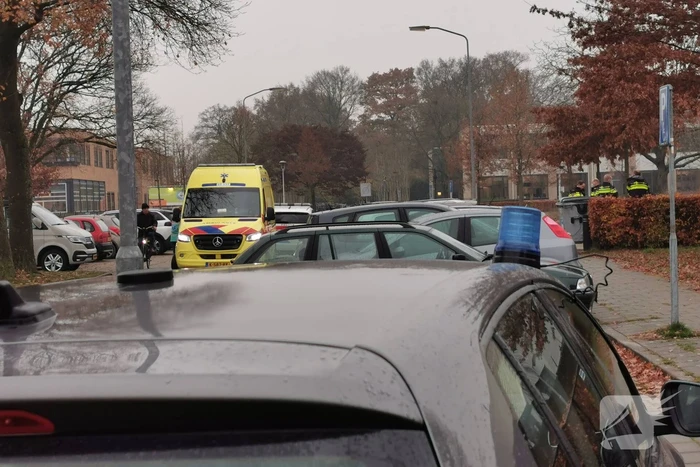 Fietser raakt gewond bij botsing met personenauto