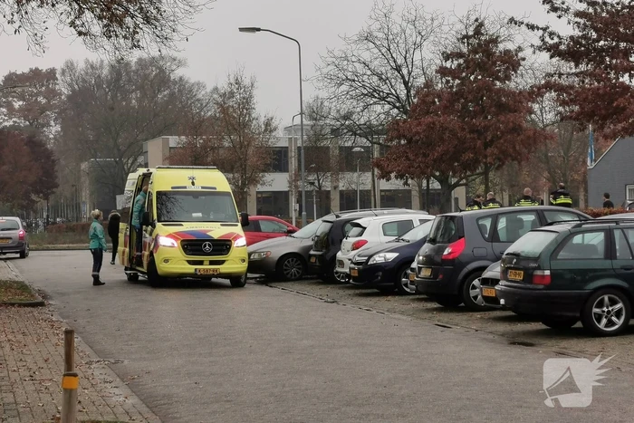 Fietser raakt gewond bij botsing met personenauto