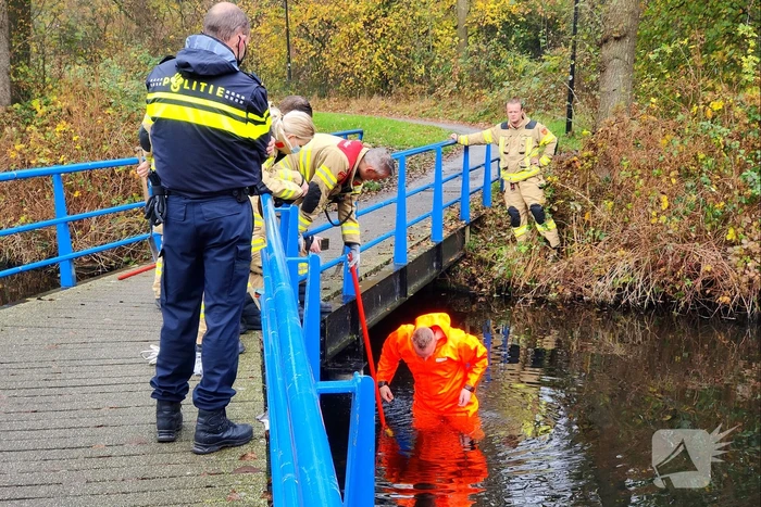 Verdachten voorwerpen uit het water gehaald