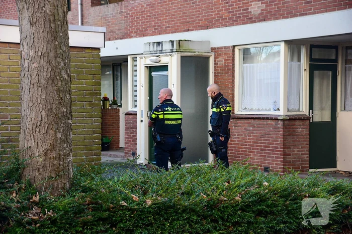 Veel politie ingezet voor agressieve hond in woning
