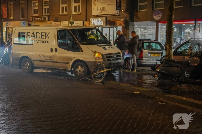 Drie fietsers gewond door ongeval met bestelbus