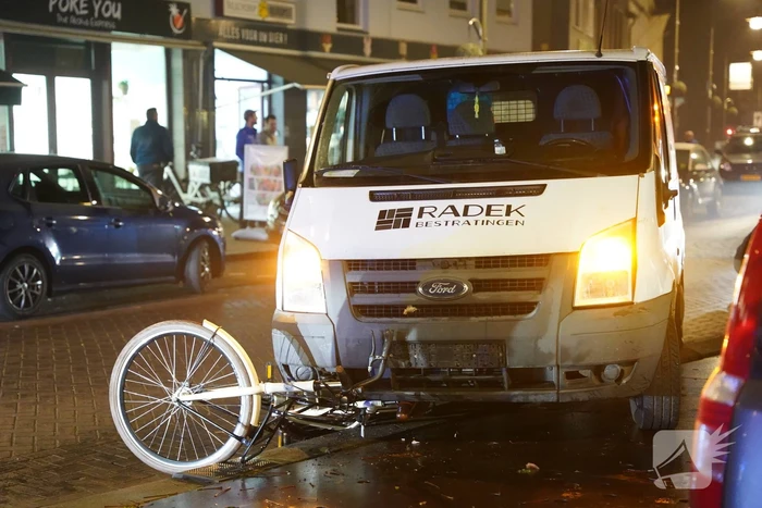 Drie fietsers gewond door ongeval met bestelbus