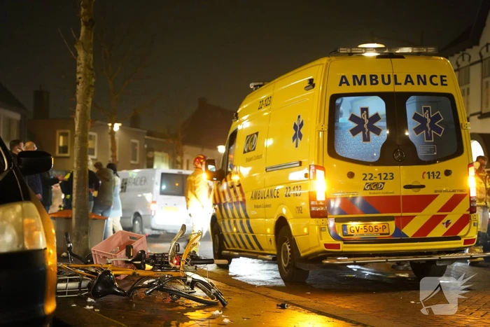 Drie fietsers gewond door ongeval met bestelbus