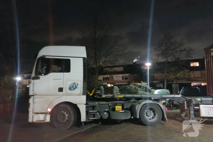 Diesellucht door brandstoflekkage in vrachtwagen