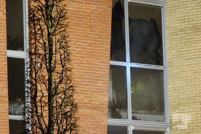 Woningen ontruimd na hevige brand in trappenhuis