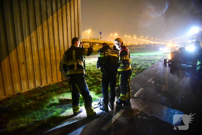 Automobilist verliest controle over stuur en maakt val van 17 meter met auto