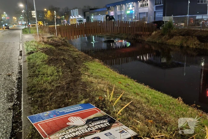Automobilist verliest macht over het stuur en belandt in water