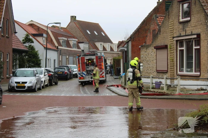 Brandweer blust schoorsteenbrand