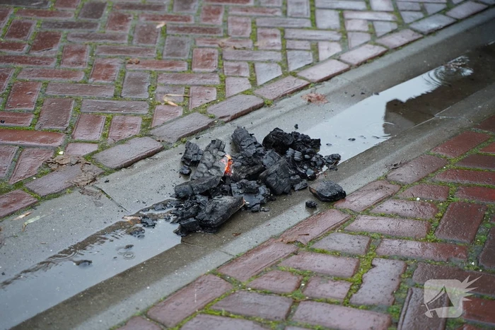 Brandweer blust schoorsteenbrand