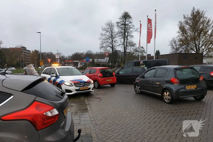 Scooterrijdster gewond bij aanrijding met auto