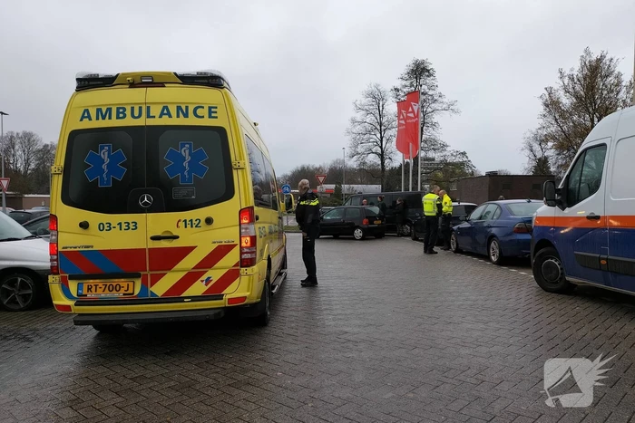 Scooterrijdster gewond bij aanrijding met auto