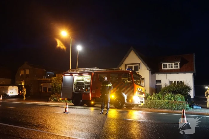 Brandweer dooft brand in schoorsteen van woning