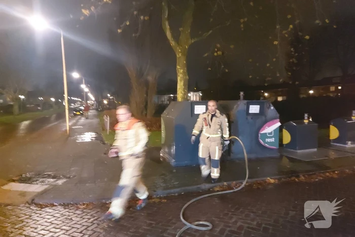 Brand blust brand in afvalcontainer