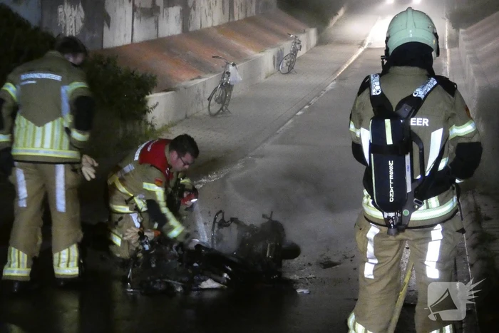 Bromfiets verwoest door brand