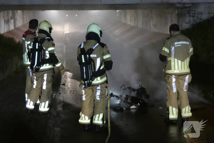 Bromfiets verwoest door brand