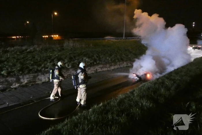 Bromfiets verwoest door brand