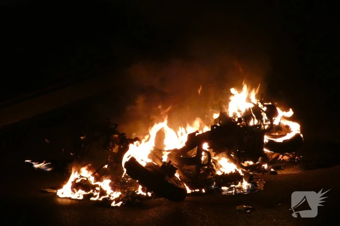 Bromfiets verwoest door brand