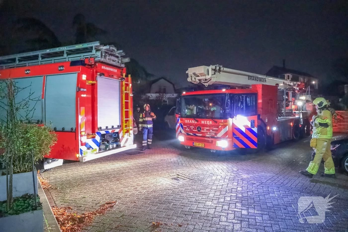 Brandweer blust schoorsteenbrand