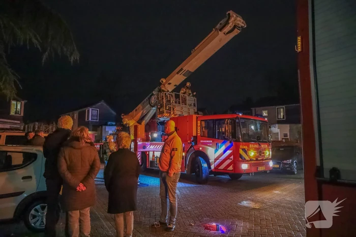 Brandweer blust schoorsteenbrand
