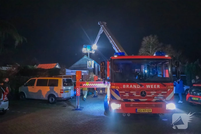 Brandweer blust schoorsteenbrand