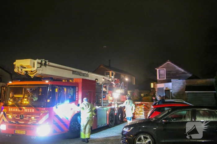 Brandweer blust schoorsteenbrand