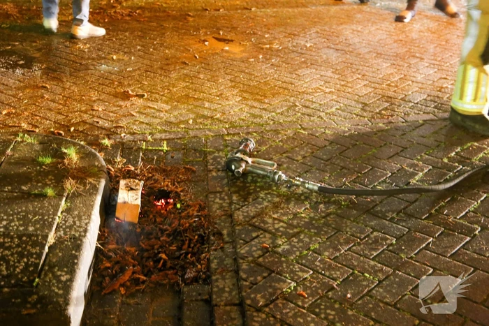 Brandweer blust schoorsteenbrand