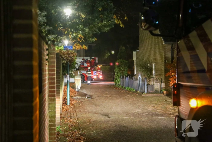 Brandweer blust schoorsteenbrand
