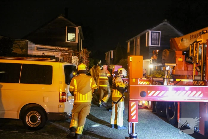 Brandweer blust schoorsteenbrand