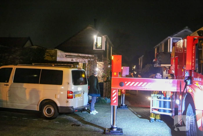 Brandweer blust schoorsteenbrand