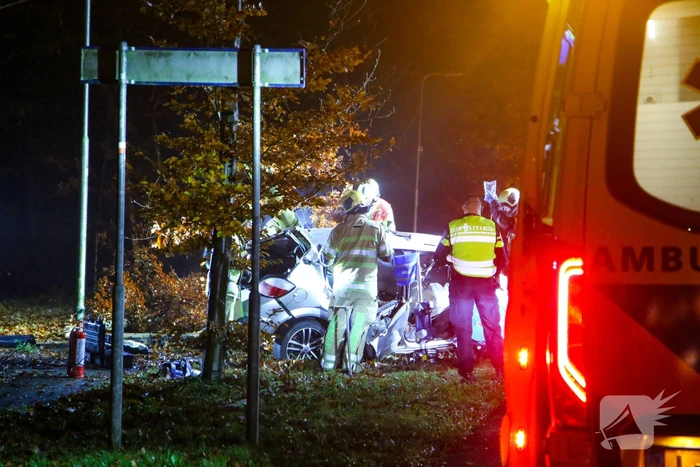 Automobilist zwaargewond bij aanrijding