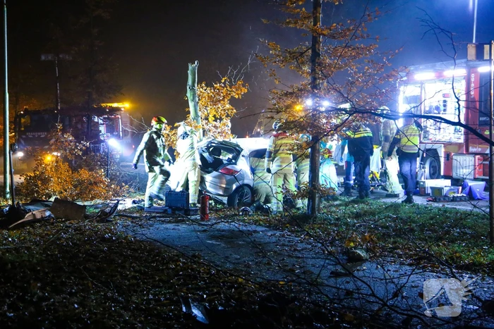 Automobilist zwaargewond bij aanrijding