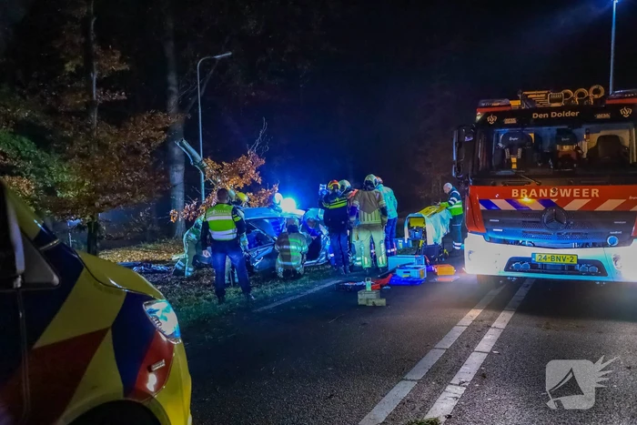 Automobilist zwaargewond bij aanrijding